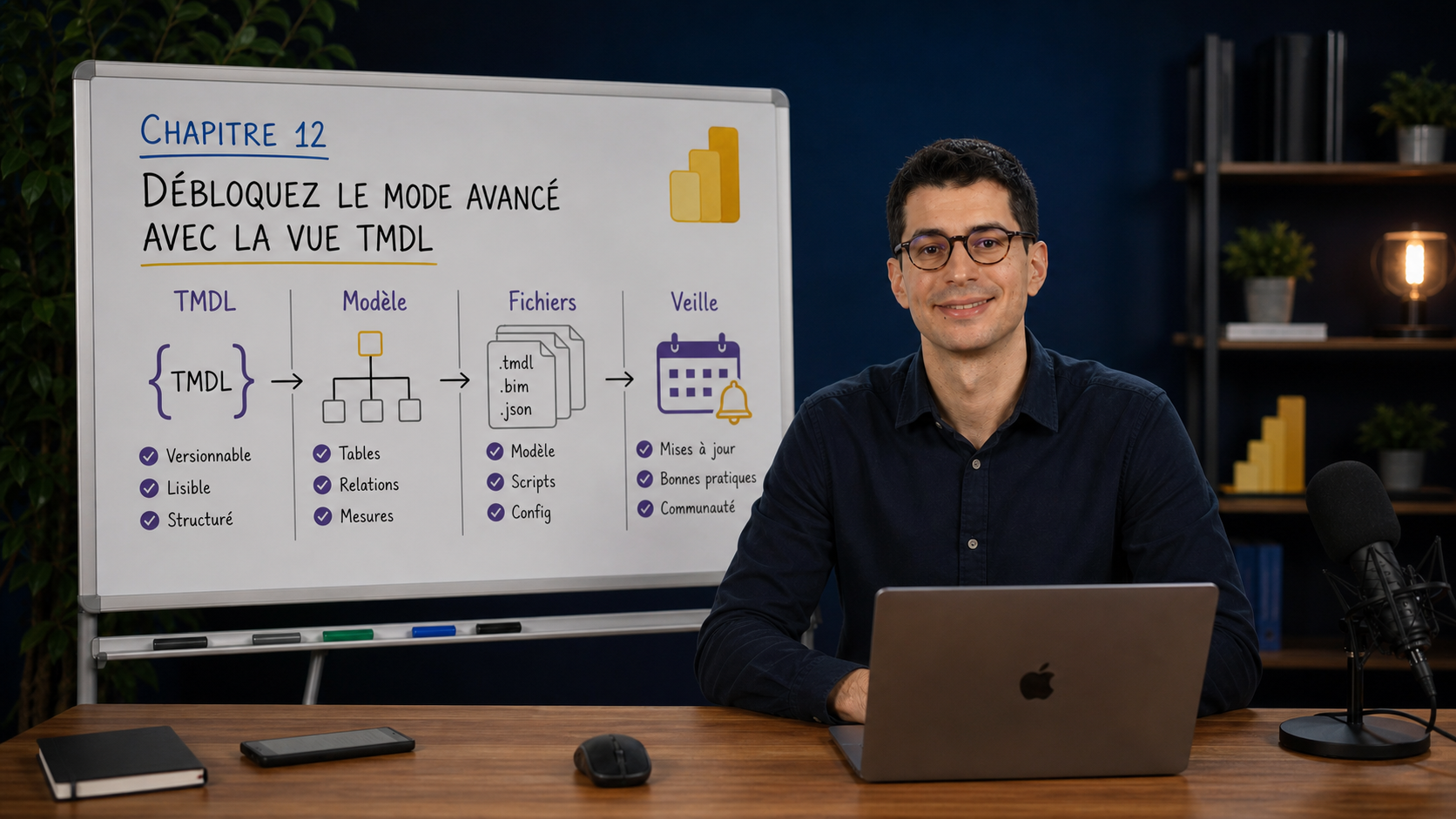 Benjamin présente le chapitre 12 de l'Accélérateur Power BI devant un tableau TMDL et veille Power BI.